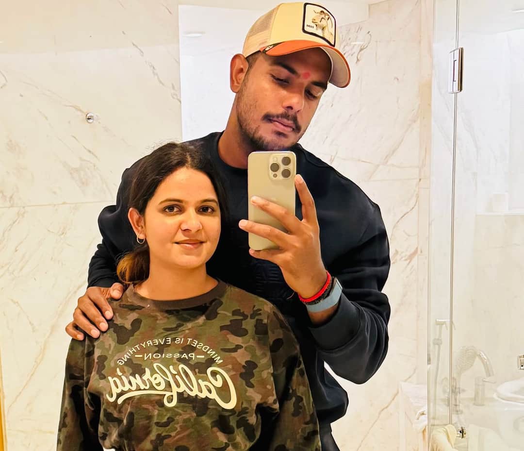 Yash Dayal with his rumored girlfriend